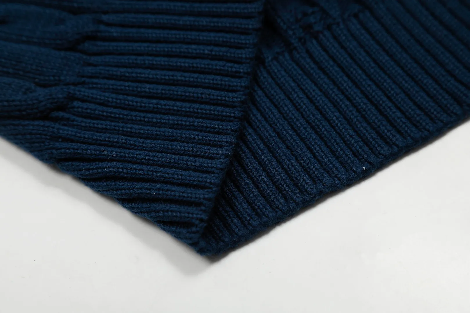 🅿️160 "Top quality" Style number: DS002# (not off the shelves all year round) [Ralph Lauren round neck solid color pony embroidered logo knitted short sleeves] ✅Ralph Lauren classic basic versatile knitted short sleeves for all seasons ✅Main supplier platform live broadcast Wholesale entities Replenish when out of stock Not off the shelves ✅ZP quality 1:1 version Scan the code to enter the GF website Counter quality ✅Detailed quality is the only one in Guangzhou Imported quality cotton yarn, focusing on high-end, cost-effective, good quality needless to say ✅The version is restored to the original order, the maximum size can be worn up to 160 pounds, loose, comfortable and stress-free ✅The upper body is simple and easy to match, a must-have for goddess ootd, good-looking clothes are never picky, a must-have in the goddess’ wardrobe Size: S-XL Color: Black White Gray Light Blue Light Pink Colorful Blue Khaki Bright Yellow Fruit Green Milk Apricot Wood Green Taro Purple Chinese Red Anchor Red Navy Red Label Navy Blue White Label